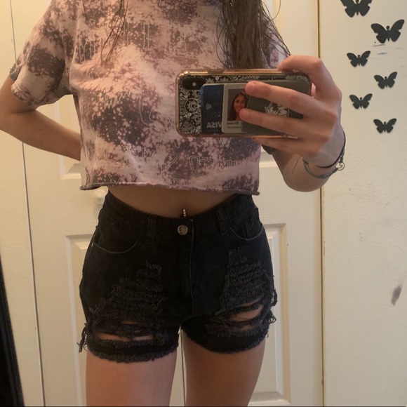 Black distressed shorts - Picture 3 of 3